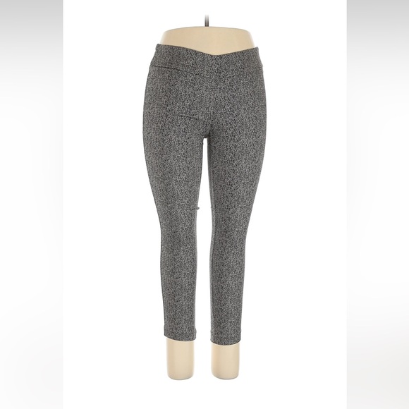 Van Heusen Pants - NWT Van Heusen Size 6 Casual pants